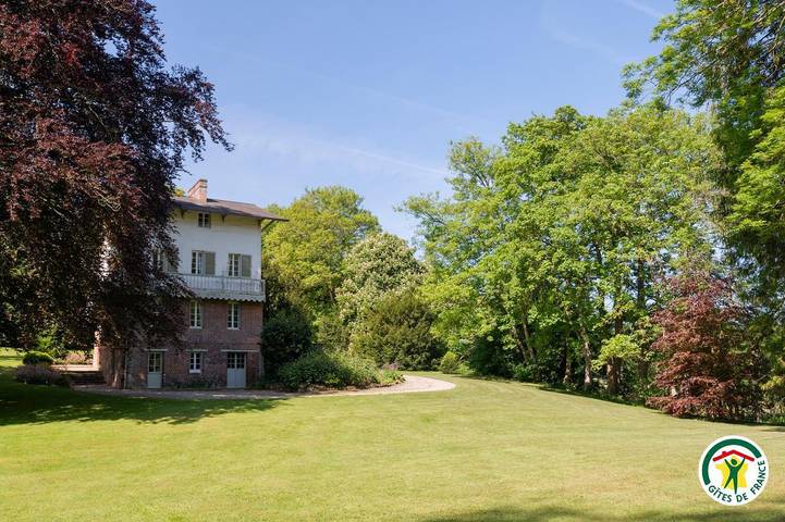 Gîte pour 12 personnes, avec Terrasse et Jardin à Gueures