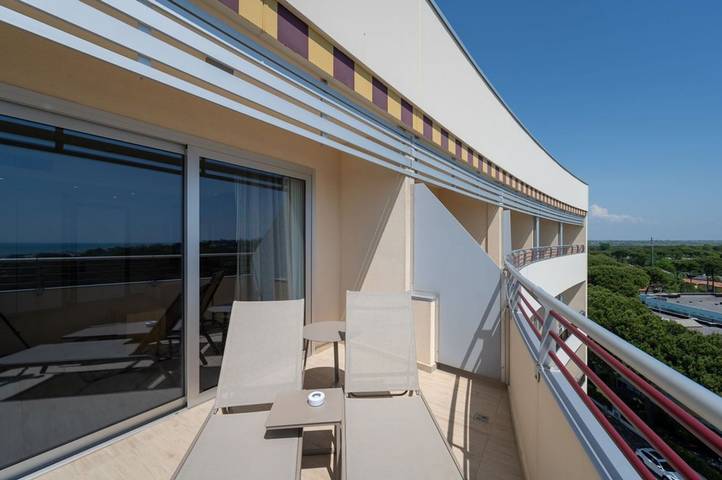 Zimmer für 2 Personen, mit Meerblick und Balkon/Terrasse sowie Whirlpool in Bibione