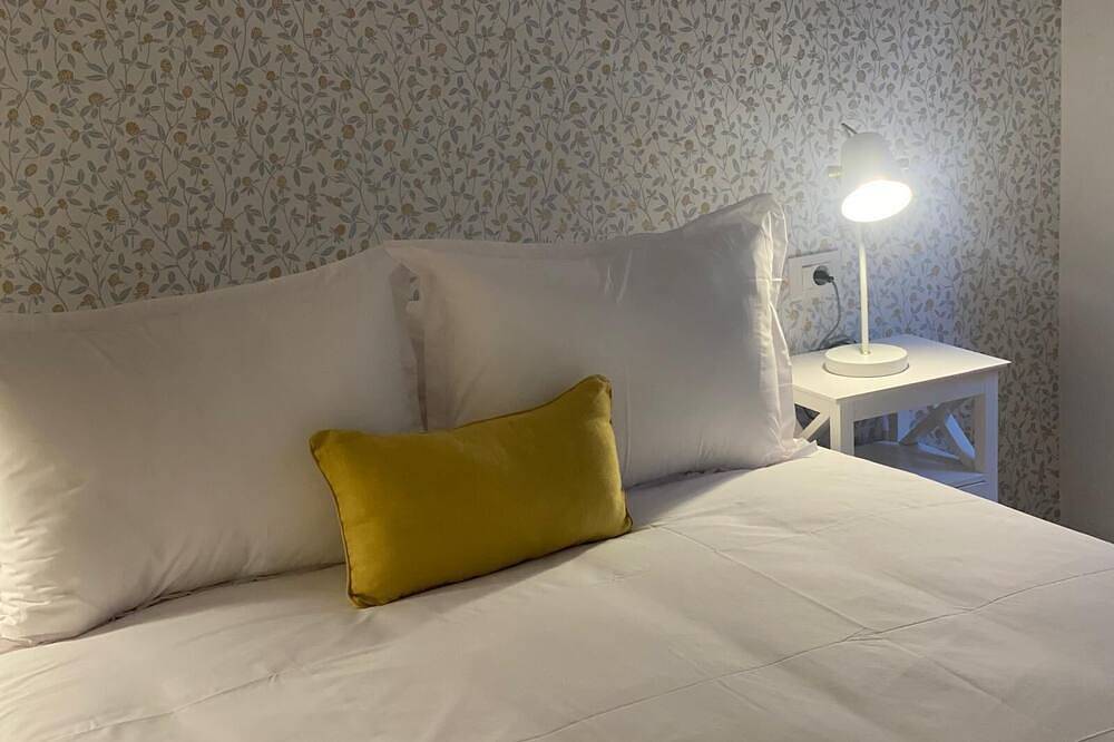 Entire apartment, City center, historic center in Betanzos, Galician Coast