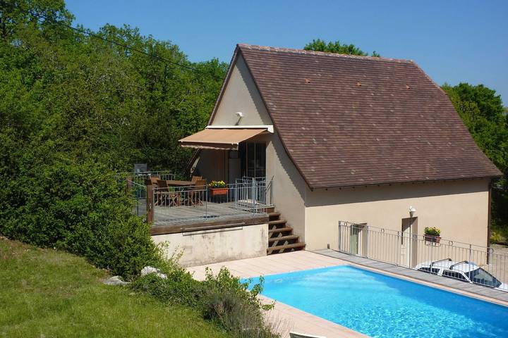Maison de vacances pour 8 personnes, avec terrasse et piscine à Loubressac