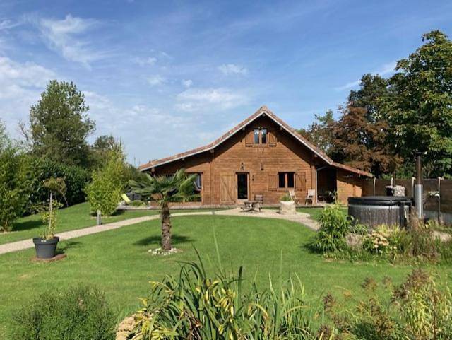 Gîte pour 8 personnes, avec vue et jardin à Longfossé