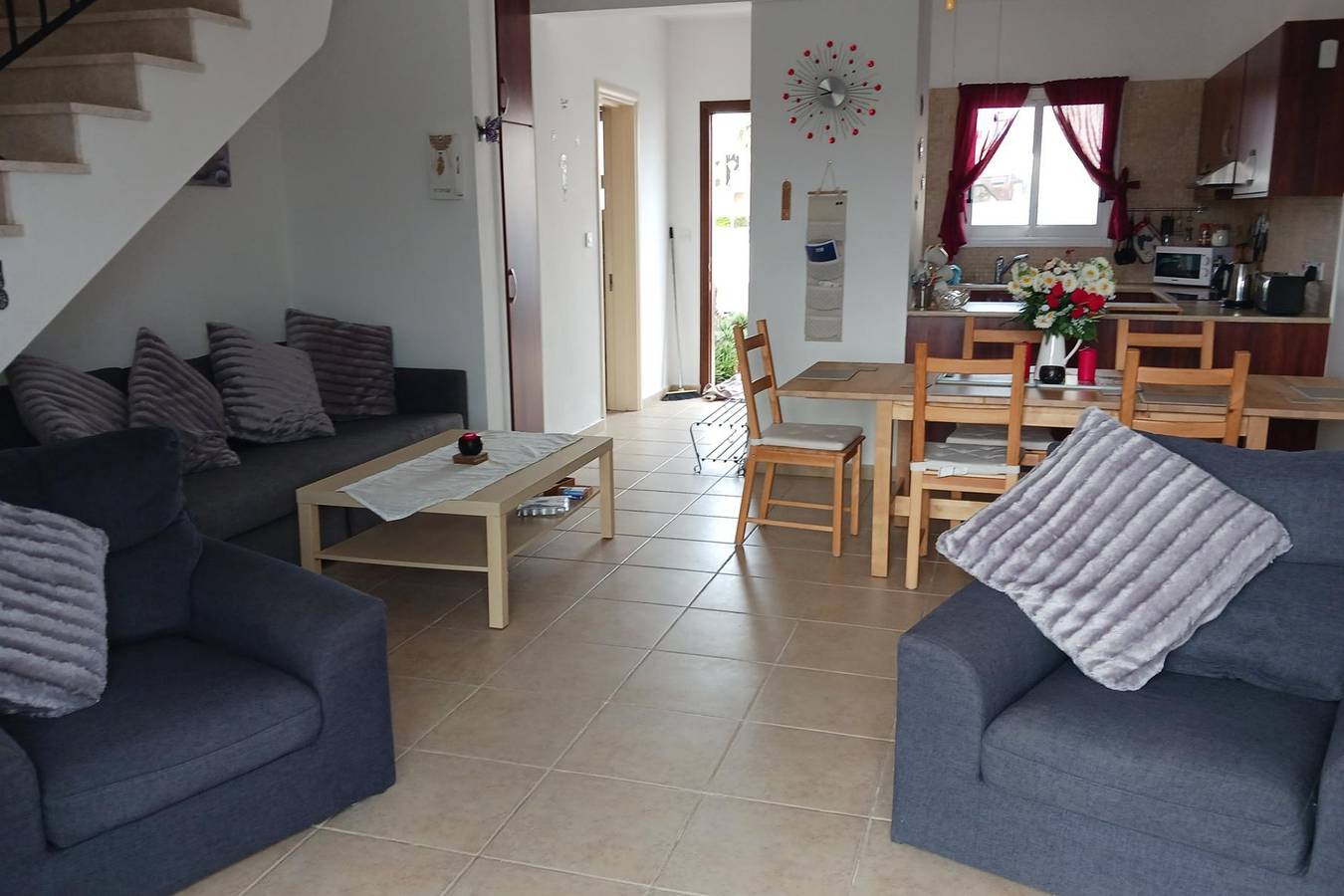 2-Bed House Sleeps 6 -Pool -Free Parking -Netflix in South Cyprus