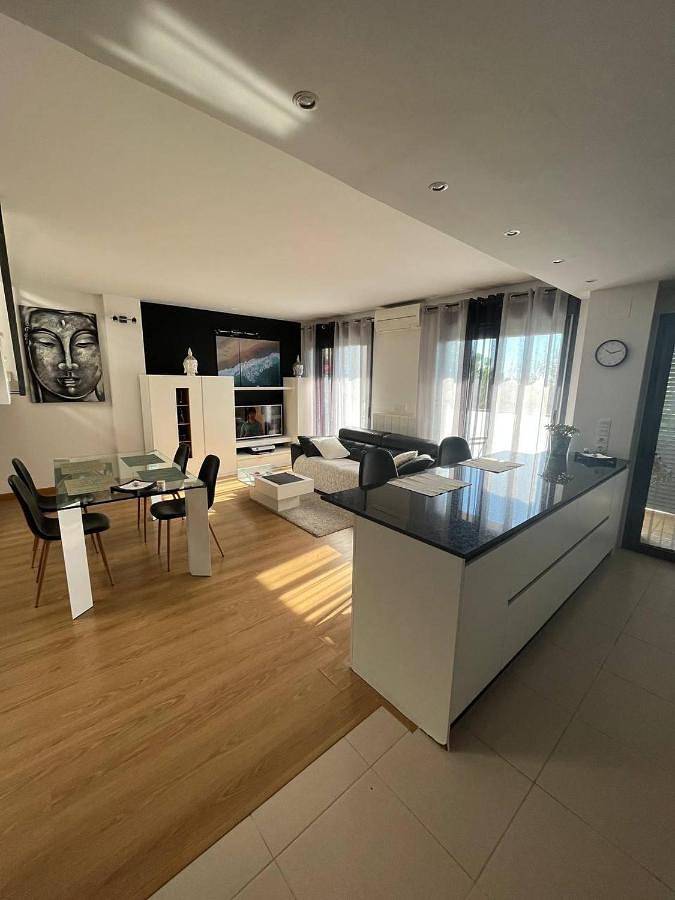 Apartamento de vacaciones para 5 personas, con jardín y vistas además de vistas al lago y piscina - 1