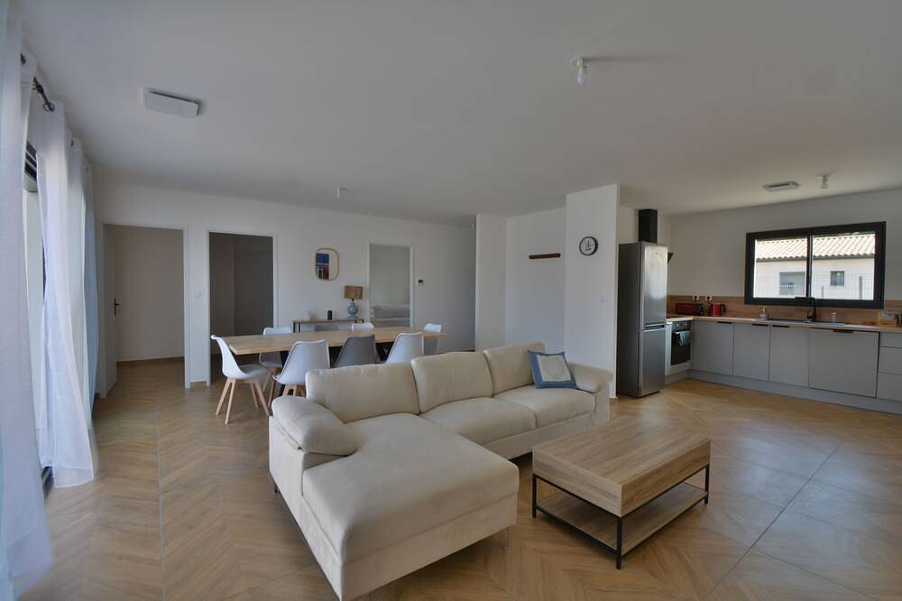 Spacious Evan house (new villa) close to the center and air-conditioned. in Ruoms, Ardèche