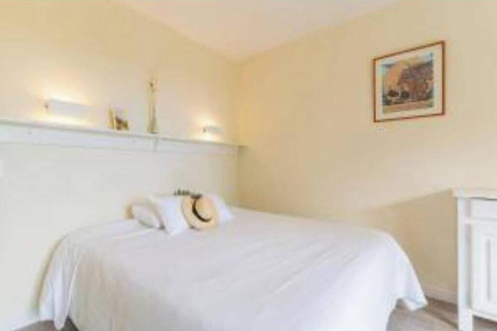 Appartement entier, Résidence Les Hautes Plaines  avec Piscine ouverte de 14h00 à 19h00 in Gréoux-les-Bains, Alpes-de-Haute-Provence