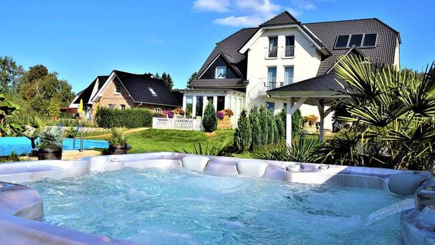 Ferienwohnung für 4 Personen, mit Whirlpool und Terrasse sowie Pool und Garten, mit Haustier - 1