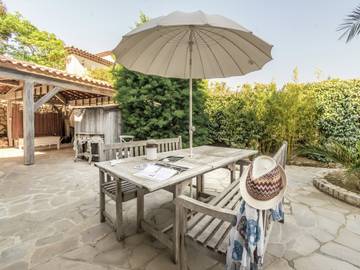 Location De Vacances pour 12 Personnes dans Roquebrune-sur-Argens, Région de Draguignan, Photo 2