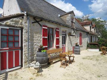 Chambre d’hôte pour 3 personnes, avec piscine et jardin ainsi que terrasse et vue, animaux acceptés dans Oulches