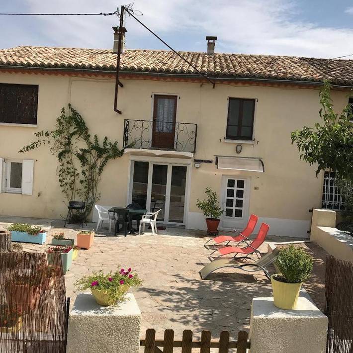 Location de vacances pour 4 personnes, avec jardin, animaux acceptés à Saint-Remèze