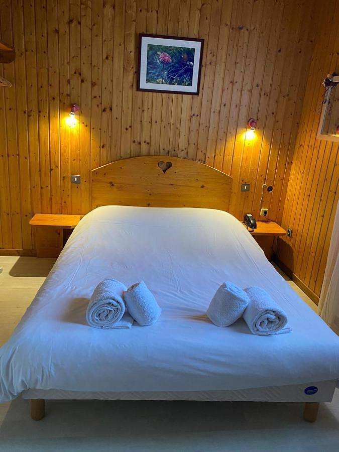 Hôtel pour 4 personnes, avec Terrasse ainsi que Piscine et Vue à La Balme-de-Sillingy - 4