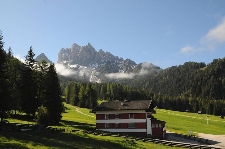 Appartamento vacanze per 4 persone, con Balcone e Terrazza nonché Giardino e Panorama sul Lago di Braies