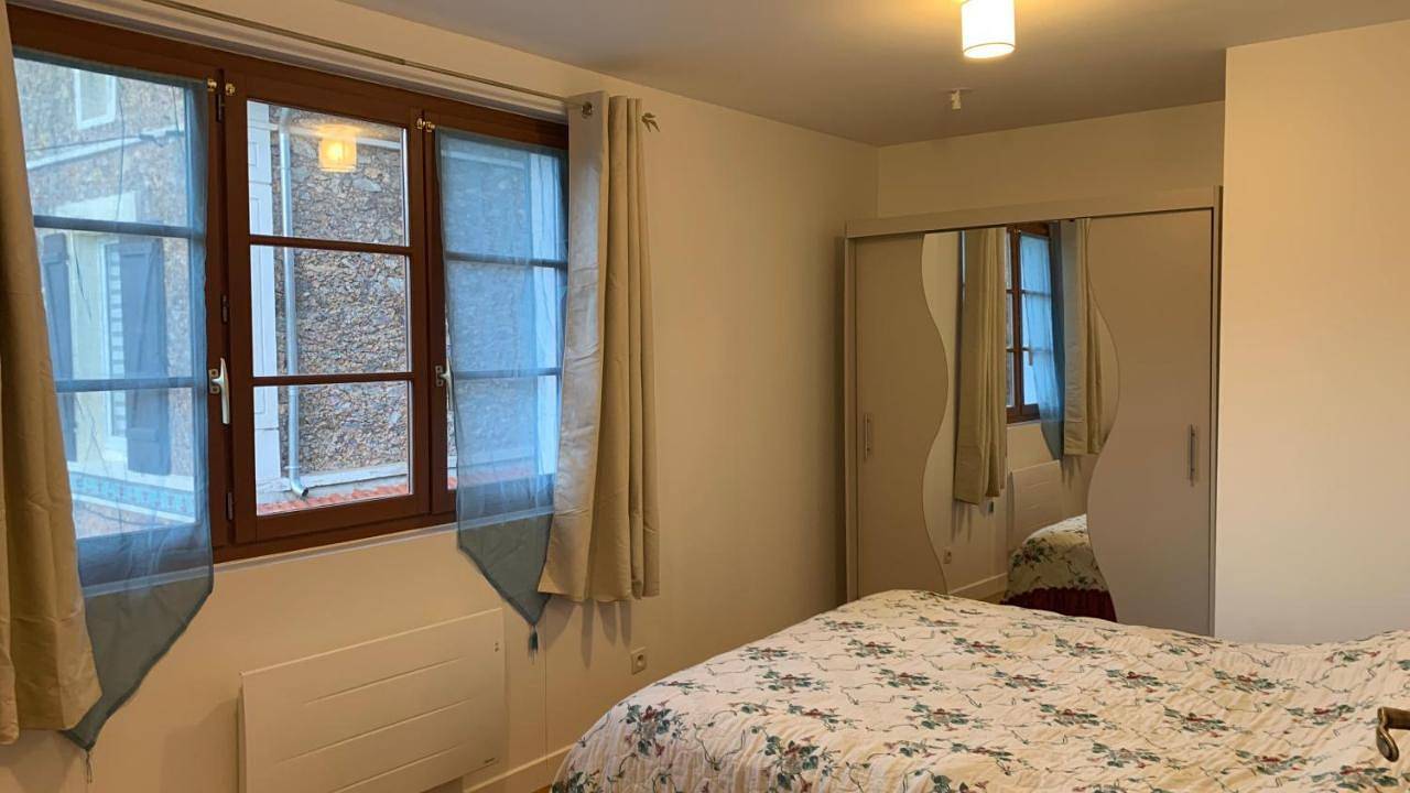 Deluxe Double Room (2 Adults + 1 Child) in La Ferté-sous-Jouarre, Seine-et-Marne