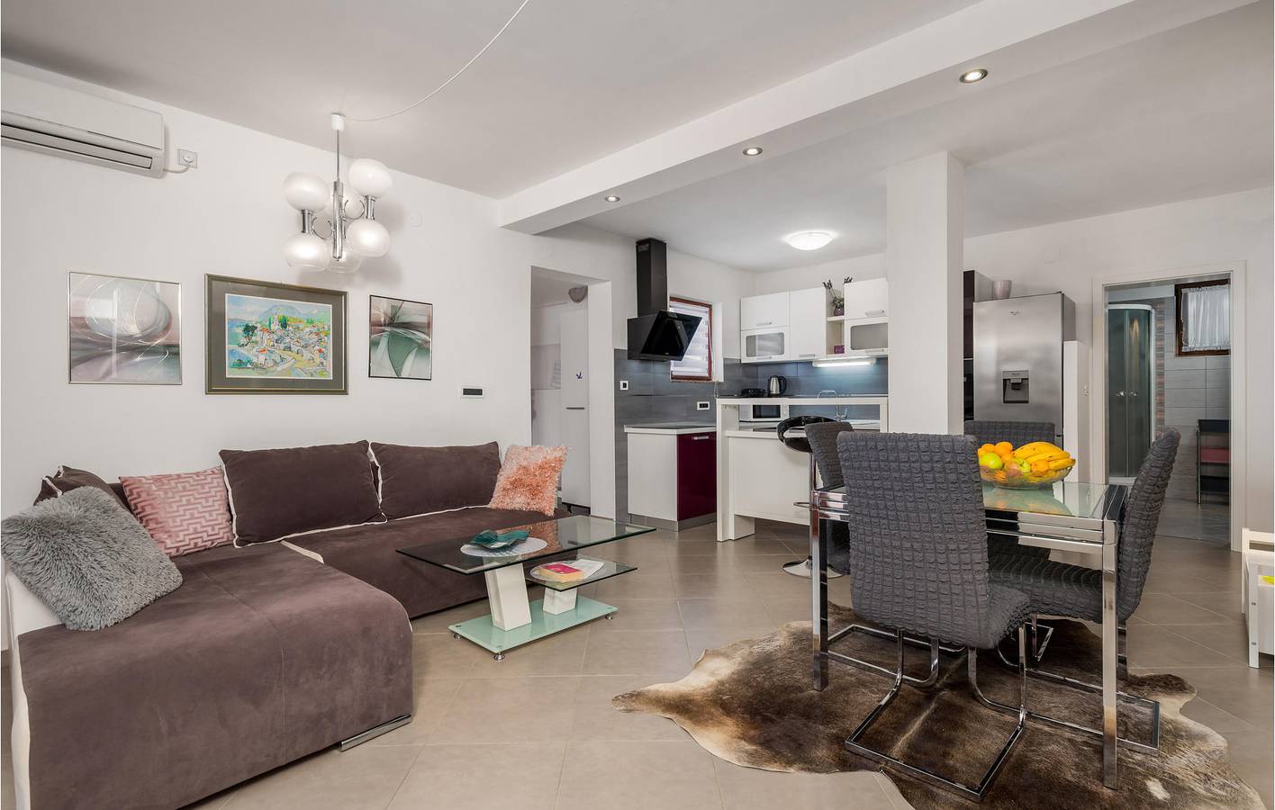 Ganze Ferienwohnung, Gemütliche Ferienwohnung mit Meerblick, Terrasse, WLAN und Parkplatz in Cesarica, Naturpark Velebit