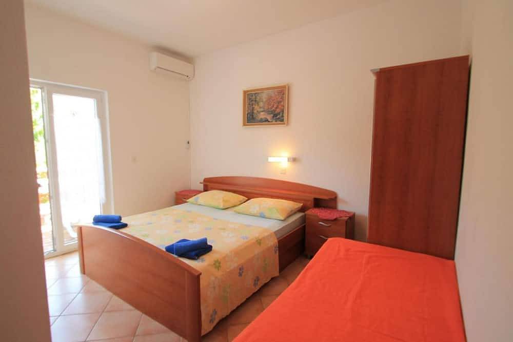 Appartamento intero, The Apartment Daisy is in an excellent location, close to Rab . in Rab città, Rab