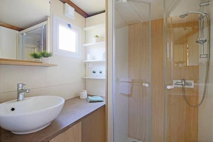 Location de vacances pour 5 personnes, avec bassin pour enfant ainsi que piscine et terrasse dans Golf Saint-Laurent - 3