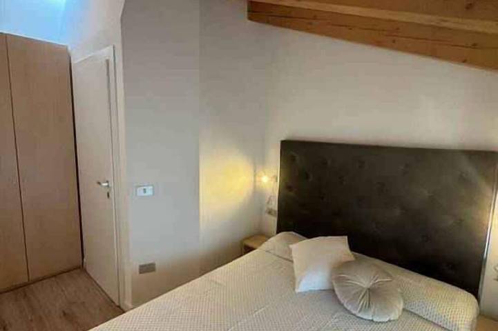 Ganze Wohnung, Ferienwohnung mit Pool und Bergblick in Mezzolago, Ledro