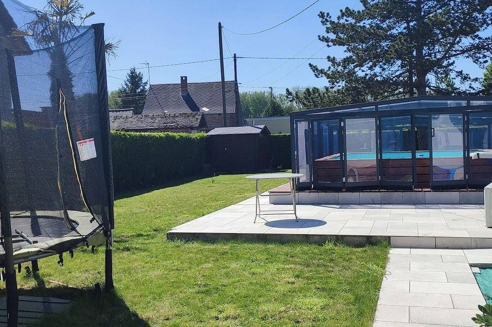 Maison avec piscine couverte  et terrain de pétanque in Lanchères, Région d'Abbeville