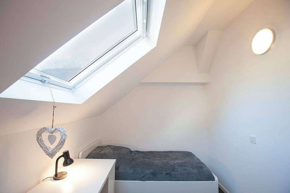 Ganze Wohnung, Kernsanierte 2-Zimmer-Wohnung in Ruhige Lage im Innenhof, Alsdorf in Alsdorf, Rheinland