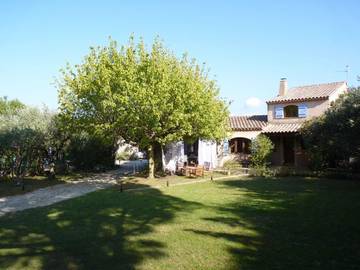 Gîte pour 4 personnes, avec jardin ainsi que piscine et vue, adapté aux familles à Bagnols-sur-Cèze