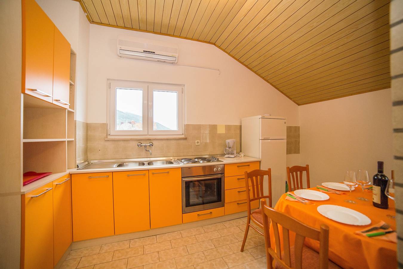 Entire apartment, One bedroom apartment with balcony and sea view Bol, Brač A-12980-a in Bol, Brac