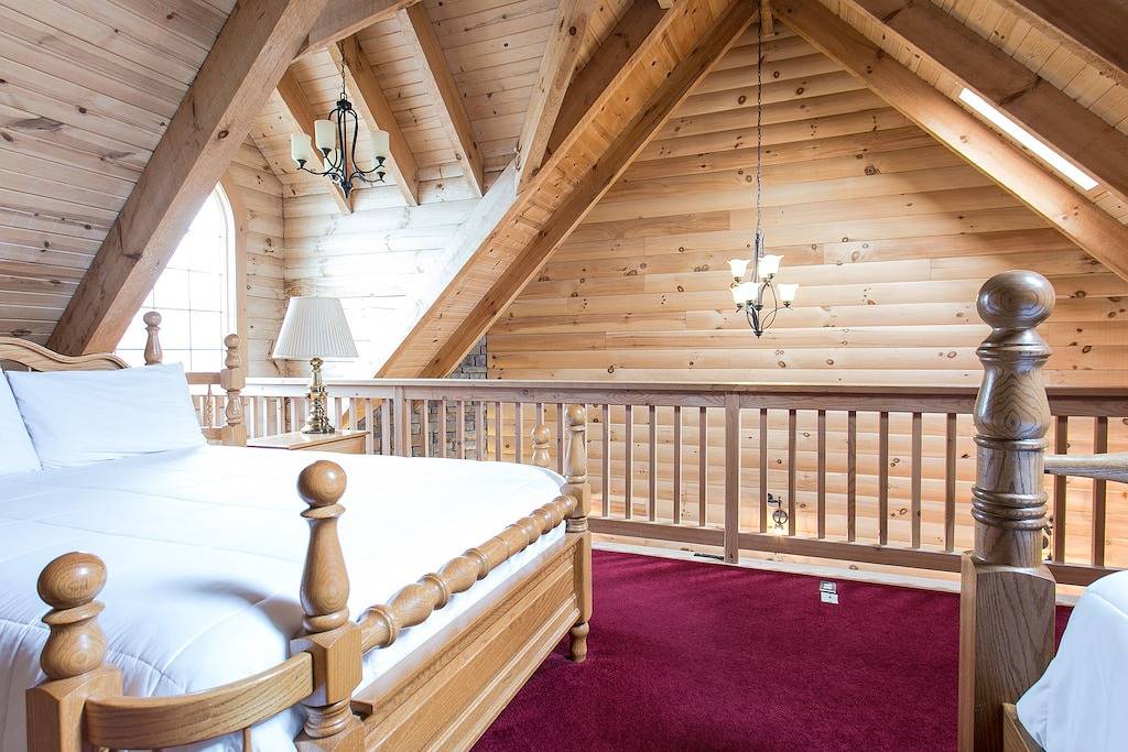 Luxury Cabin with Kitchen, Fireplace, Living Room. Sleeps up to 8 in Berlin (OH), Holmes County