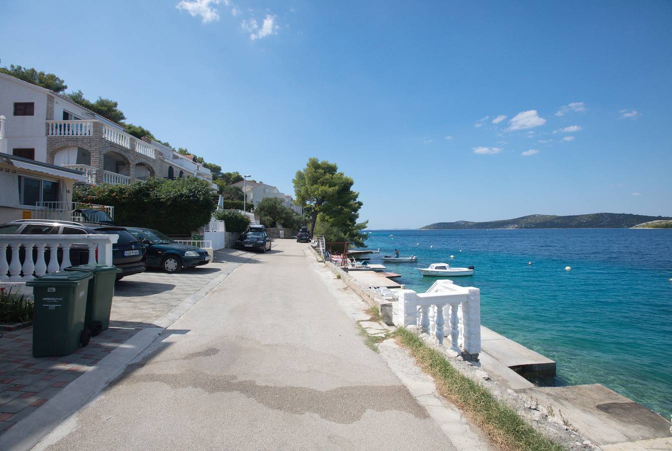 Entire apartment, Two bedroom apartment near beach Šparadići, Šibenik A-21600-a in Grebastica, Šibenik-Knin