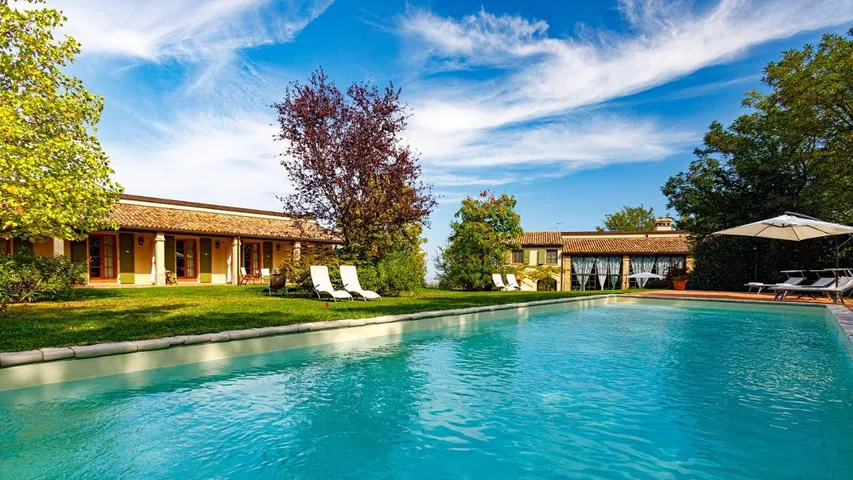 Villa per 18 persone, con giardino e panorama nonché piscina, con animali domestici - 1