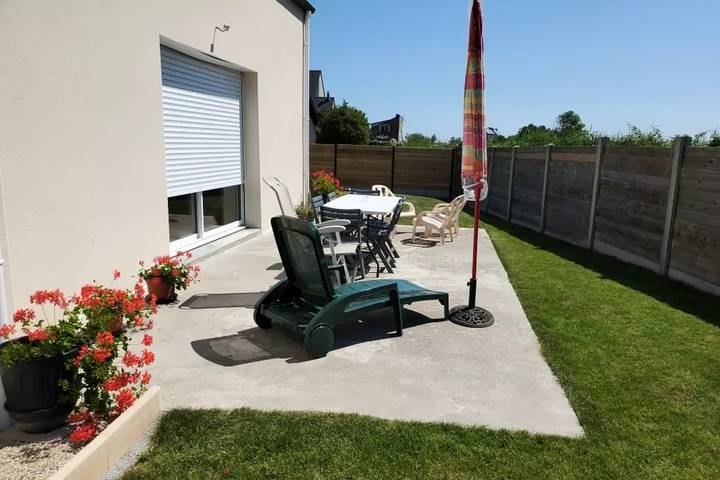 Location de vacances pour 6 personnes, avec jardin à Hirel