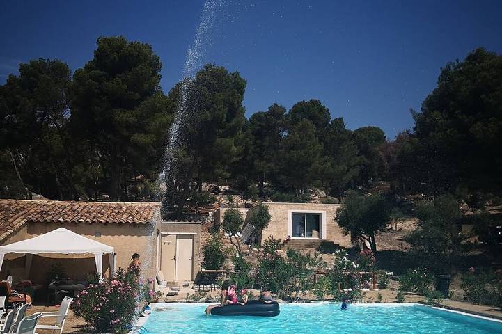 Location de vacances pour 50 personnes, avec piscine et jardin ainsi que sauna et jacuzzi dans Golf de Servanes