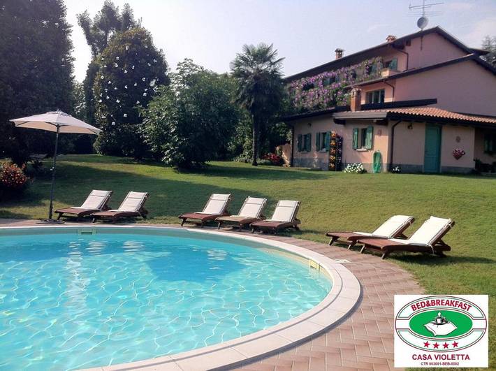 Agriturismo per 3 persone, con Balcone e Terrazza nonché Giardino e Piscina in Provincia di Novara