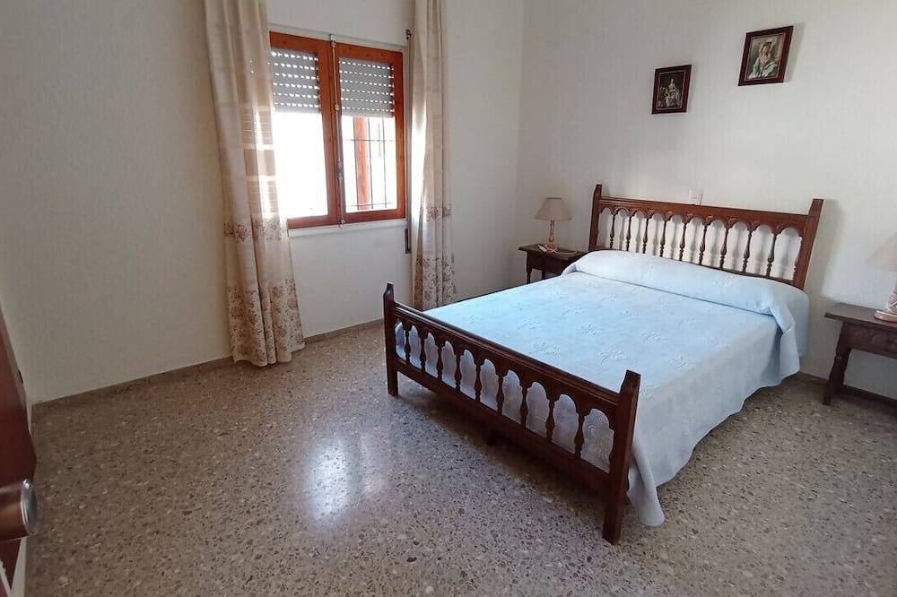 Villa Mit Schönem Und Ruhigen Garten 6 Menschen 200 M. Strand In Vinaroz in Vinaròs, Costa del Azahar