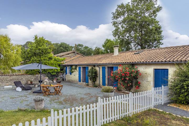 Gîte pour 4 personnes, avec piscine, animaux acceptés