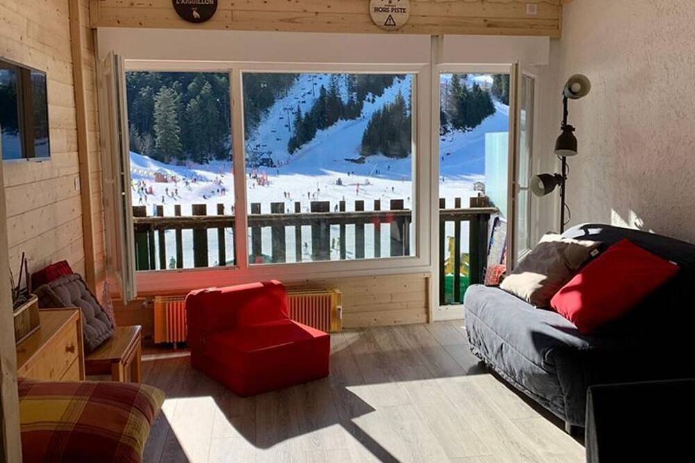 Entire apartment, Modern studio with balcony, near slopes, Wifi in Le Lioran, Laveissière