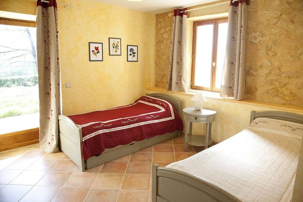 Gite le Pommier au Pech de Compassy near Sarlat in Fajoles, Quercy
