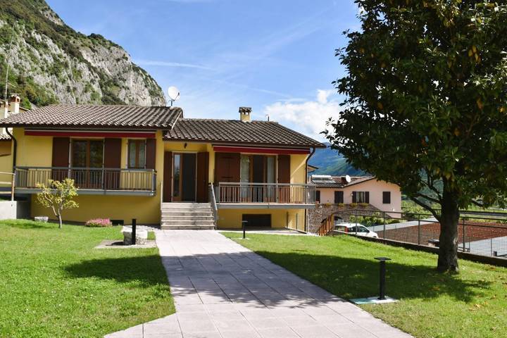Ferienhaus für 8 Personen, mit Balkon und Garten in Rivoli Veronese