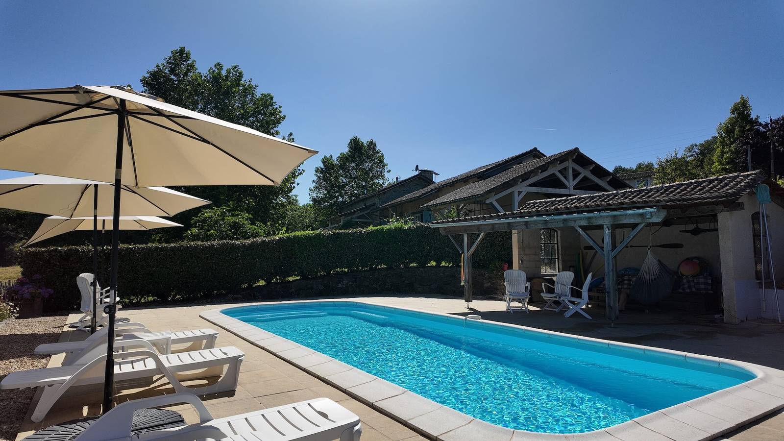 Vakantiehuis 'Domaine De Bellac - Le Castel' met gedeeld zwembad, tuin en Wi-Fi in Roussines, Regionaal Natuurpark van de Perigord-Limousin