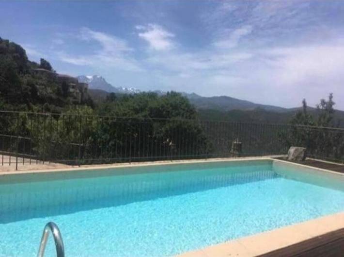 Location de vacances pour 6 personnes, avec piscine et vue ainsi que jardin et terrasse à Lama - 3