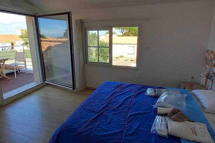 Chambre avec terrasse vue mer. Maison tout confort à  40 m de la plage, in Saint-Michel-Chef-Chef, Côte de Jade