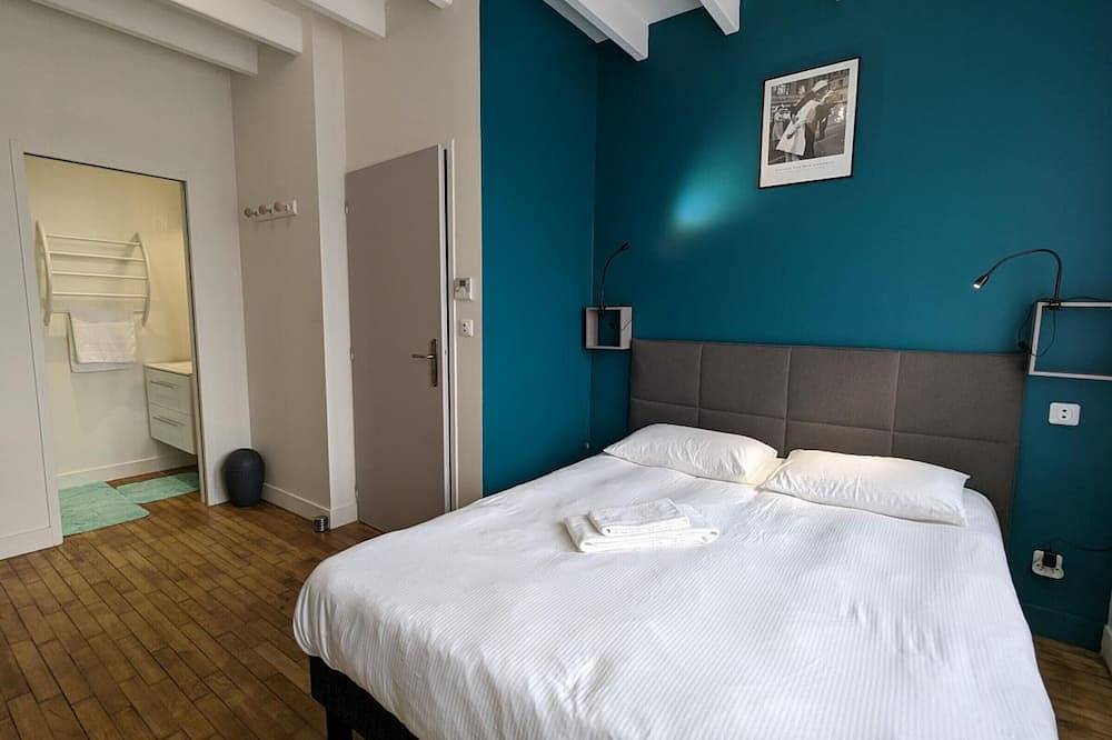 Casa Rural con Piscina Climatizada y Jardín Privado en Vars, cerca de Angulema in Charente
