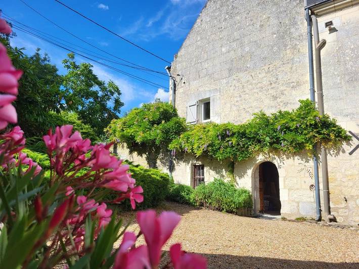 Location de vacances pour 2 personnes, avec vue ainsi que jardin et piscine à Rigny-Ussé - 3