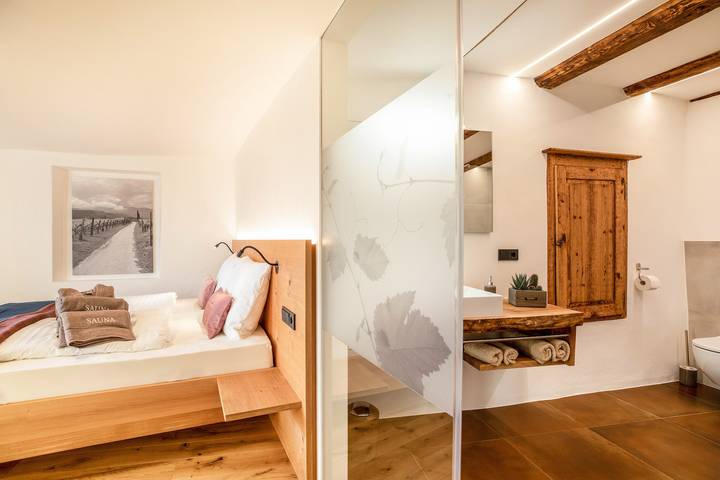 Hel lägenhet, Brantenhof Design Apartment "Vinea" with Shared Garden, Sauna, Balcony and Wi-Fi in Penon, Cortaccia sulla Strada del Vino