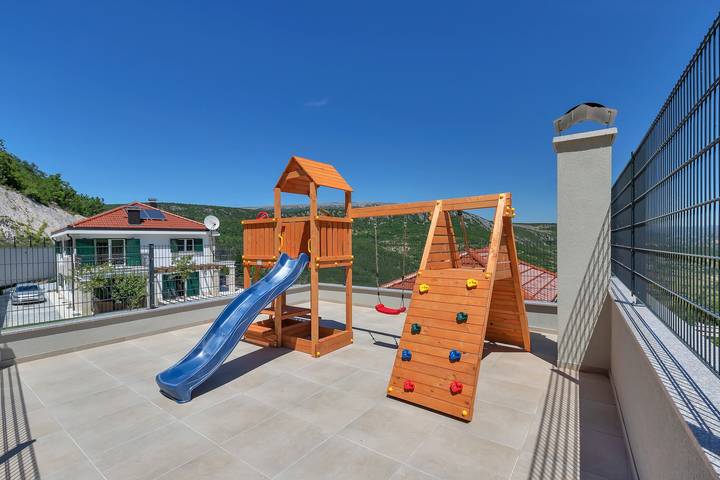 Villa für 10 Personen, mit Pool und Sauna sowie Balkon/Terrasse - 1