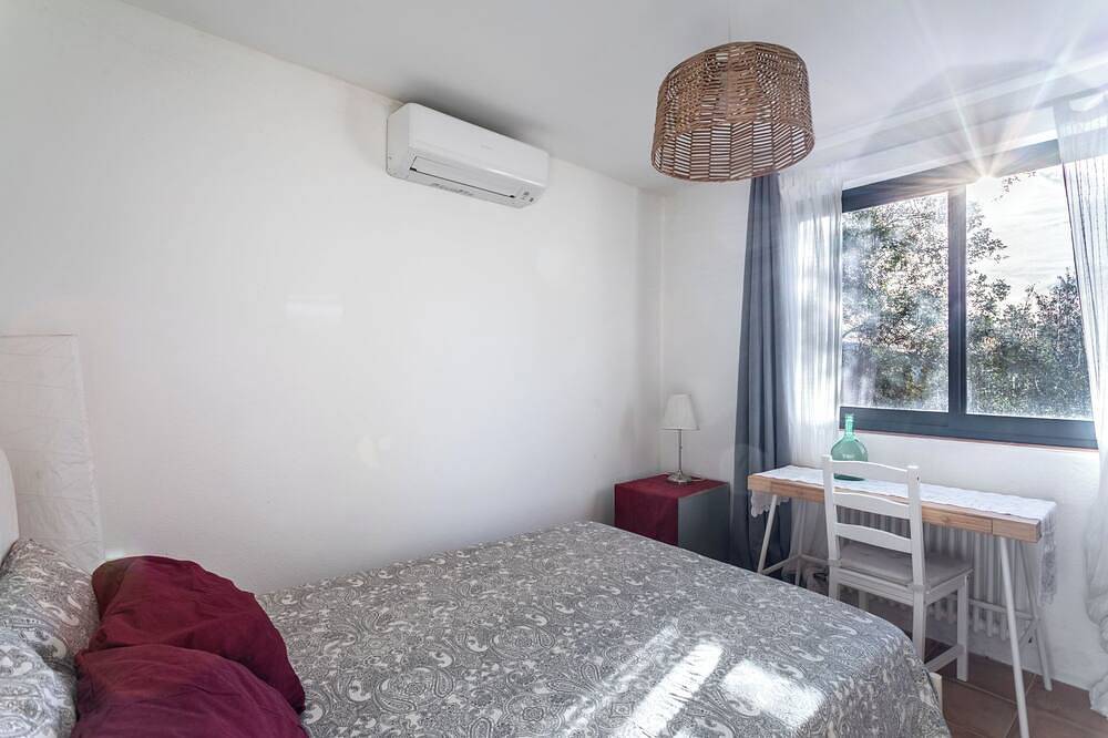 Tranquil Holiday Apartment in Collserola: Nature, Stunning Views, Modern Comfort in Sarrià-Sant Gervasi, Barcellona