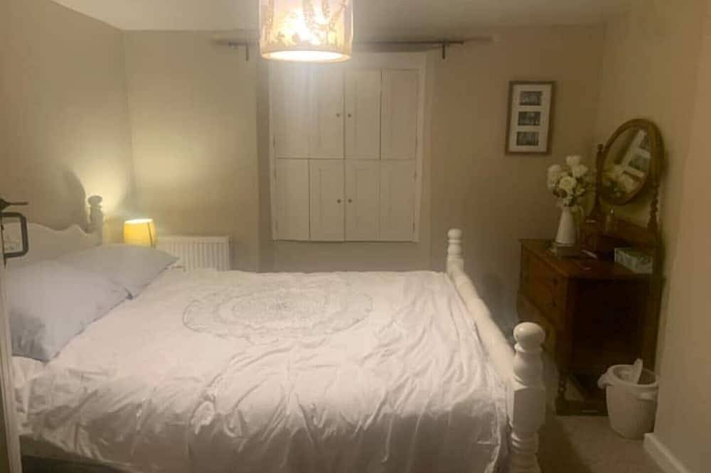 Gorgeous Listed Central 5* Cottage Abbey Views in Glastonbury, Somerset