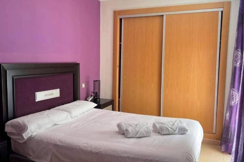 Apartamento entero, 2 bedroom, air conditioned beach apartment  with patio, sea and mountain view in Cartagena, Costa Cálida