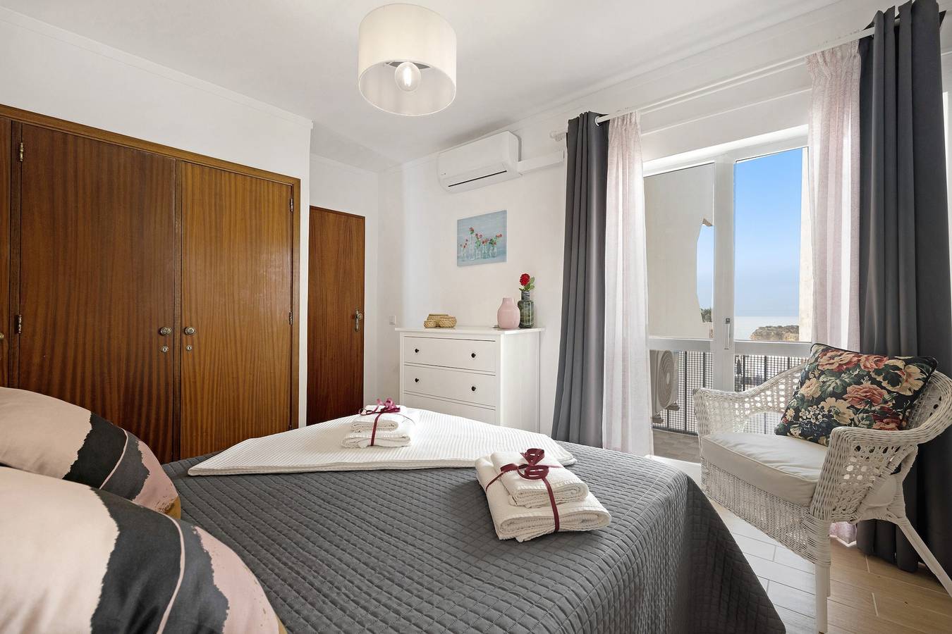 Appartement entier, Appartement "Casa Farol" avec vue sur la mer, balcon et Wi-Fi. in Praia da Rocha, Portimão