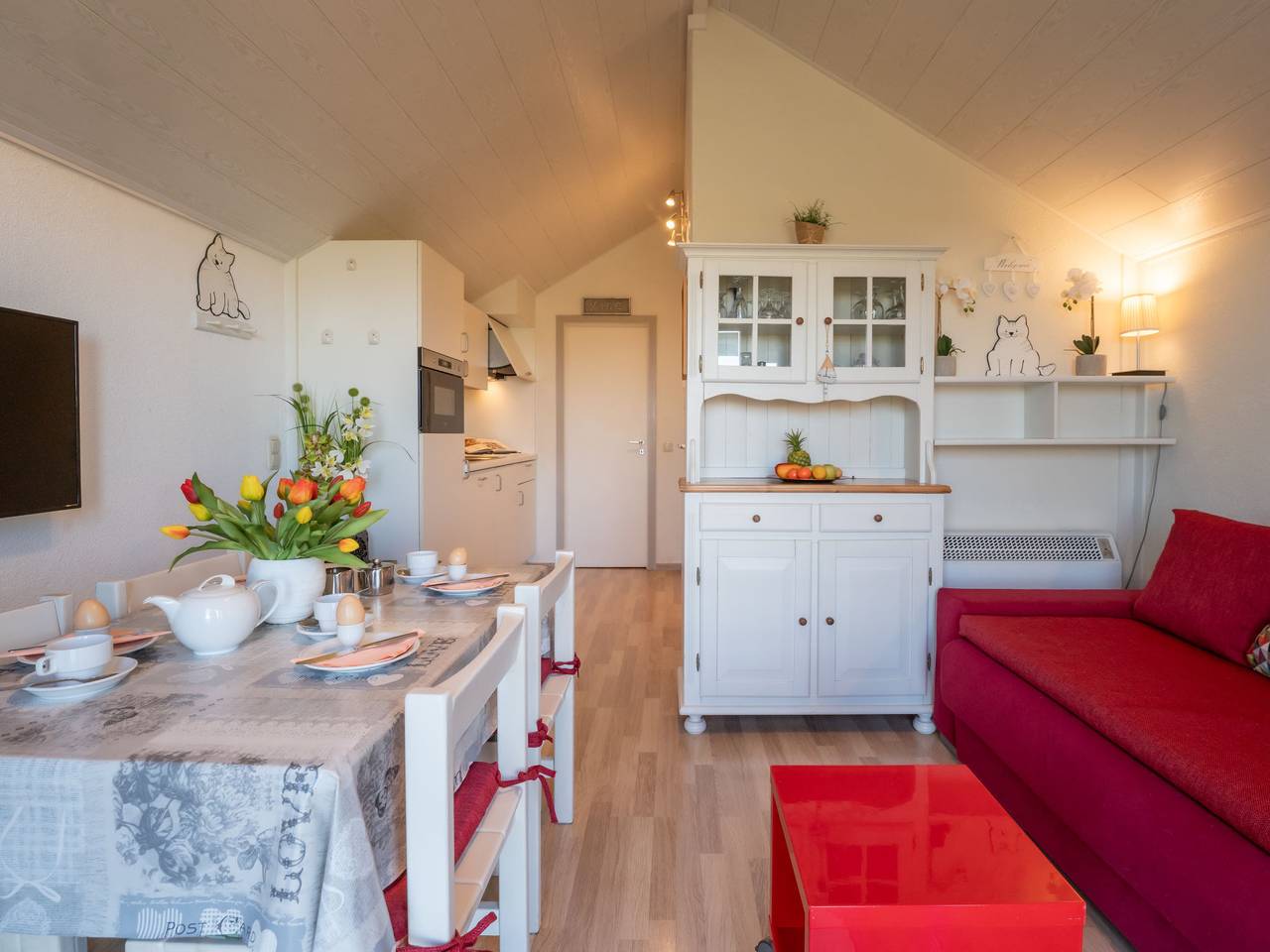Geheel appartement, Dina with parking and shared pool in De Haan, Belgische Kust