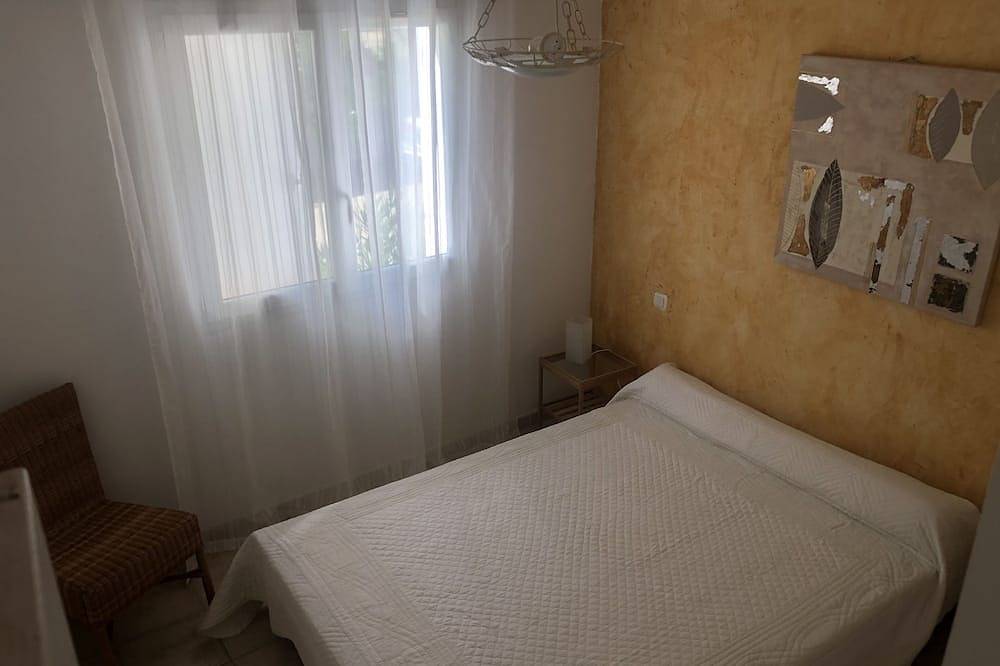 Ganze Wohnung, Apartment in semi-detached villa in the countryside and 400 metres from the sea in La Londe-les-Maures, Parc national Port-Cros