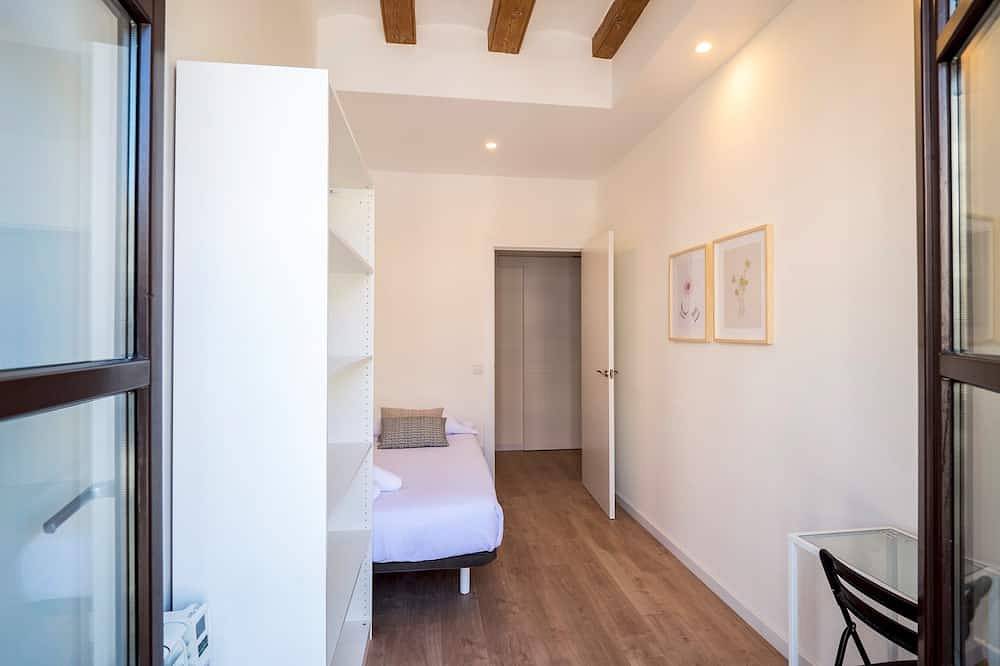 Entire apartment, Bebarceloner Pelayo Apartments - 3 bedrooms, 2 bathrooms in Barcelona Centre, Barcelona