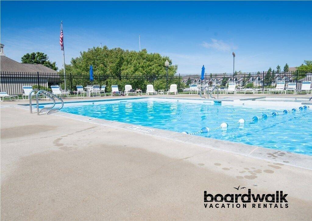 Ganze Wohnung, Main Floor Poolside Retreat in Manistee, Manistee County